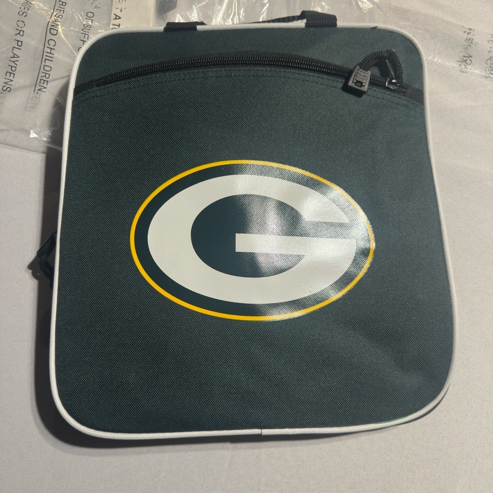 NWOT Green Bay Packers Collapsable Duffle Bag.